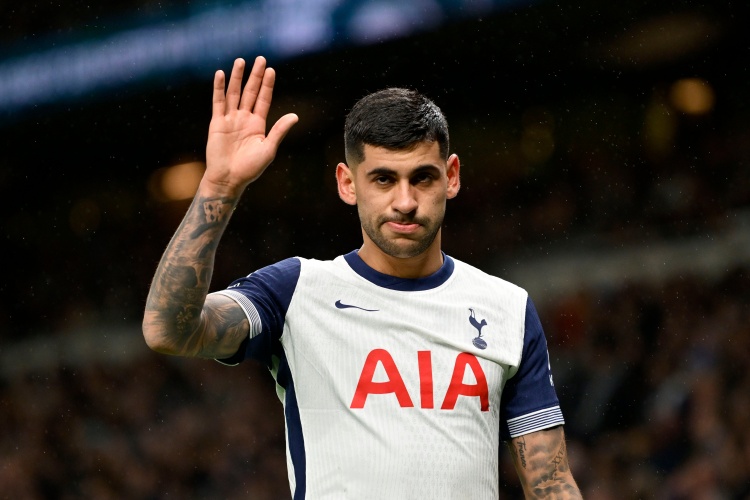 争议红牌致曼联主场告负 利雅得新月亚冠出局 争议红牌致曼联主场告负 利雅得新月亚冠出局