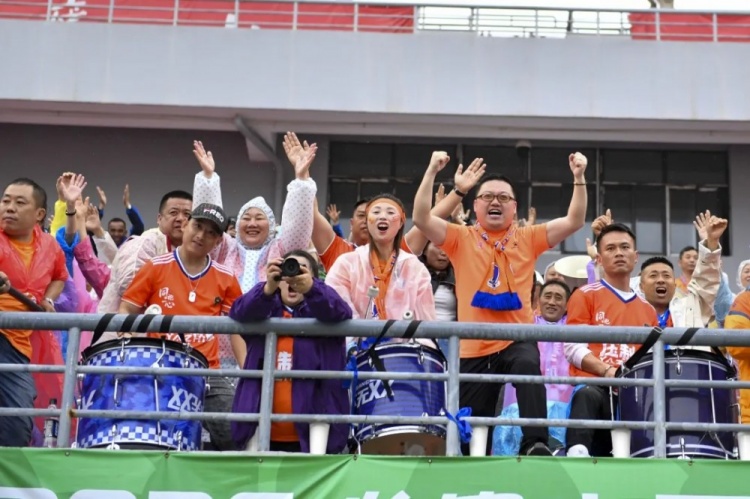 江西庐山雨战两球完胜贵州 赛季首胜献主场 江西庐山雨战两球完胜贵州 赛季首胜献主场