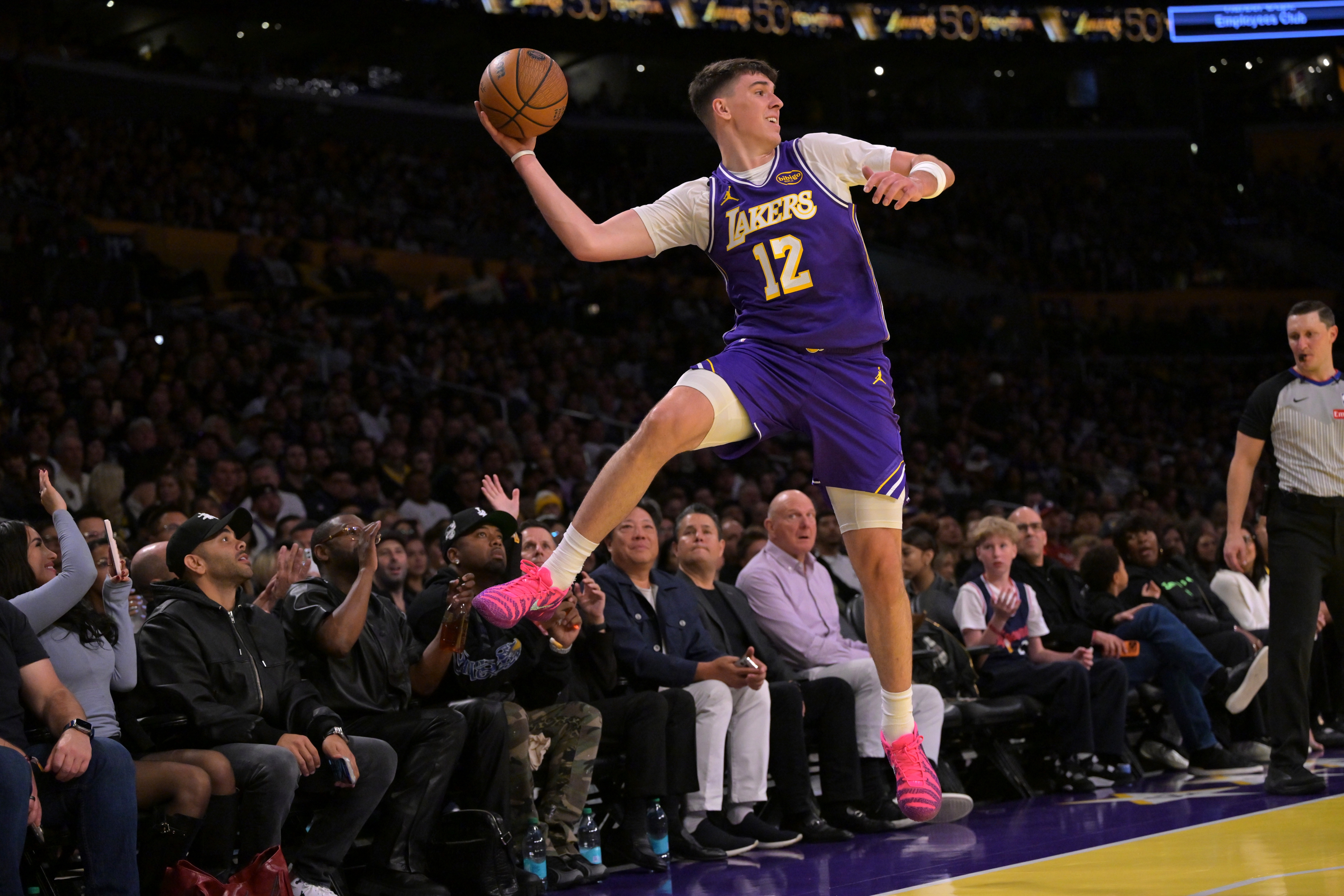 拉拉维亚谈角色定位:防守冲抢投篮 季后赛心态不变 拉拉维亚谈角色定位:防守冲抢投篮 季后赛心态不变