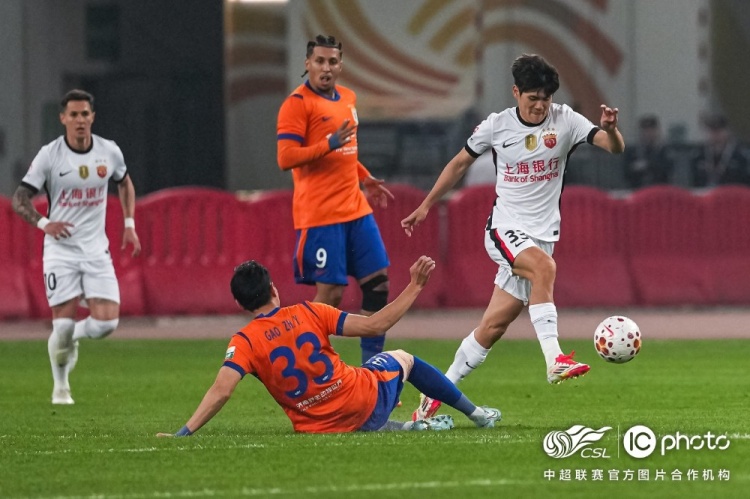 海港客场遭泰山定位球扳平 杨希处子球难换三分