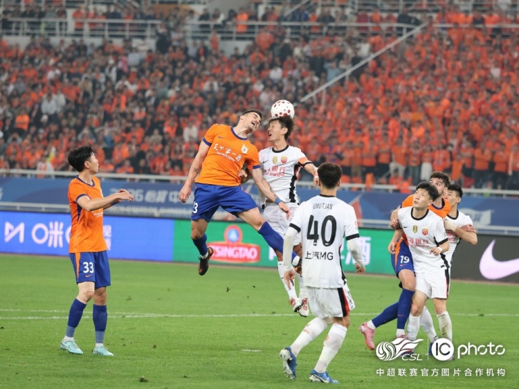 海港客场遭泰山定位球扳平 杨希处子球难换三分