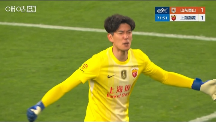 克雷桑小角度任意球直挂死角 颜骏凌暴怒质疑人墙