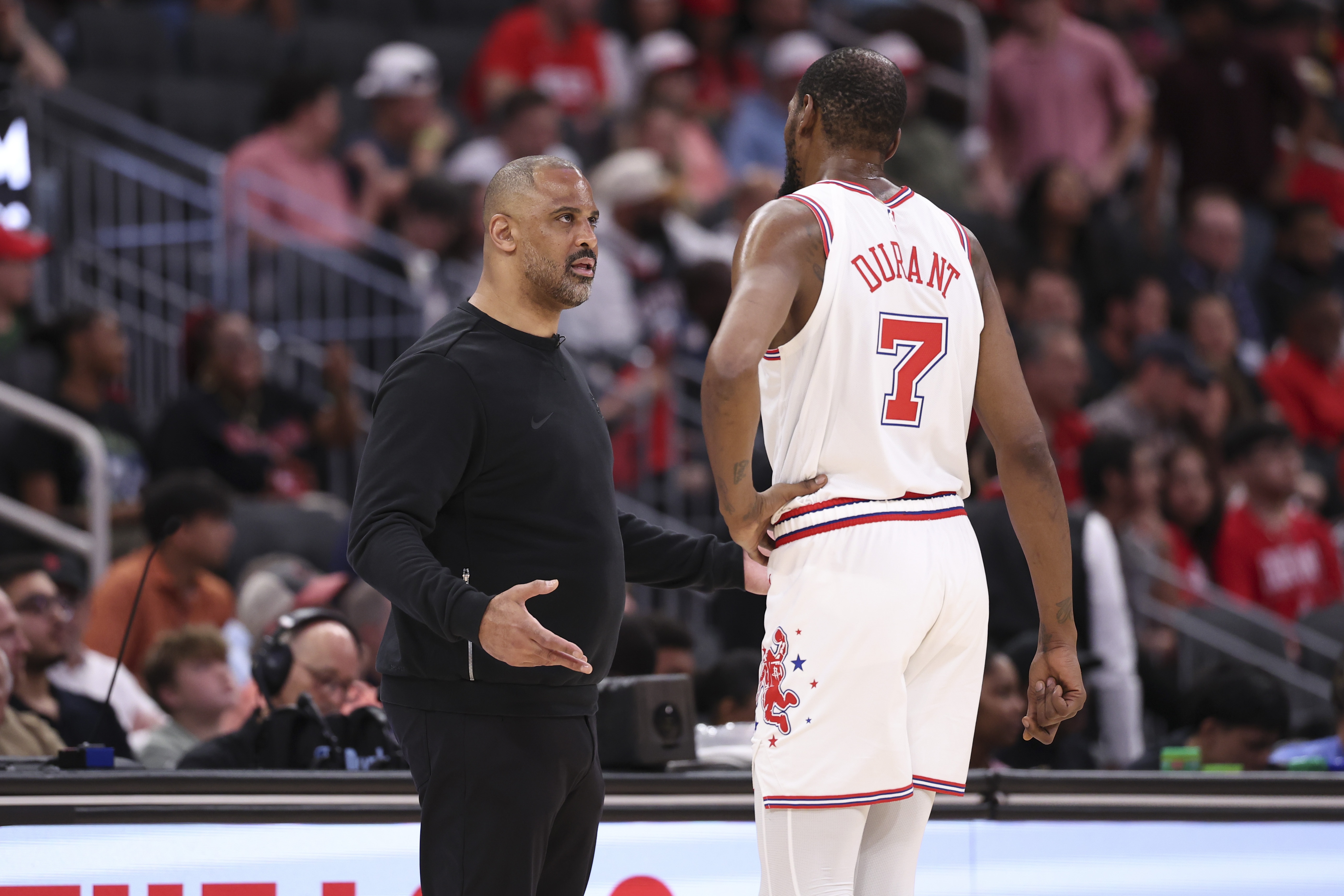 杜兰特G1缺阵火箭进攻瘫痪 若G2不复出系列赛天平或倒向湖人