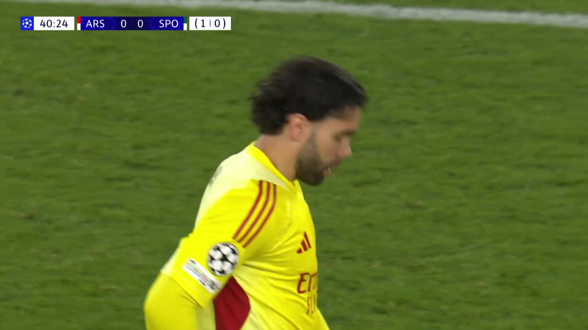 险送大礼！拉亚禁区内出球失误！葡体断球没把握住！