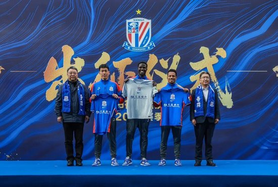 申花2026赛季出征:新援亮相,谷际庆称背负前所未有压力 申花2026赛季出征:新援亮相,谷际庆称背负前所未有压力