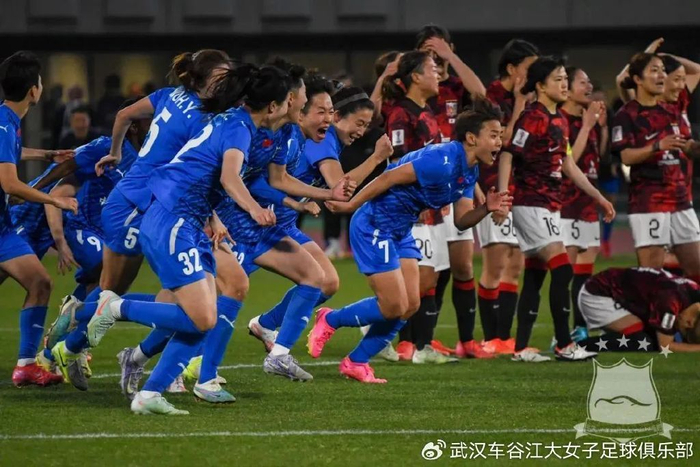 常卫魏复盘亚冠夺冠：黑色三分钟惊险出线，5后卫变阵擒浦和，点球专家陈晨两战封神