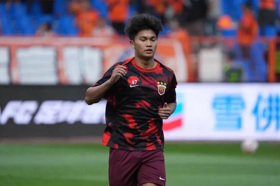 玉昆2-3海港:安德森禁赛遥控指挥,VAR三次介入致两球无效 玉昆2-3海港:安德森禁赛遥控指挥,VAR三次介入致两球无效