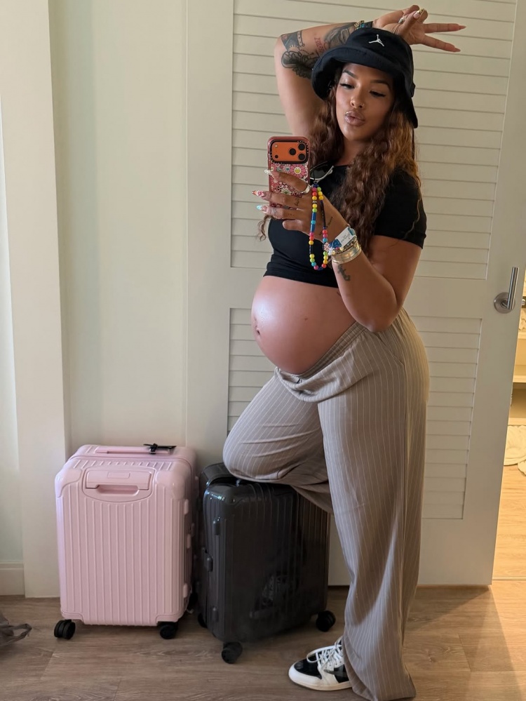 比尔妻子Camia晒孕照确认第四胎 此前已育三子 比尔妻子Camia晒孕照确认第四胎 此前已育三子